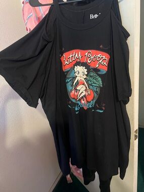 torrid Black Betty Boop Graphic Cold-Shoulder Tee with Red & Teal Print